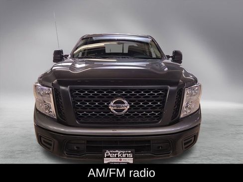 Used 2018 Nissan Titan S image 3