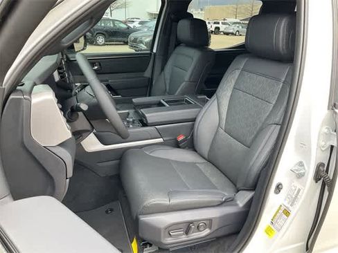 Used 2025 Toyota Tundra Limited image 13
