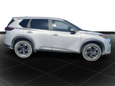 Used 2024 Nissan Rogue SV AWD/4WD image 6