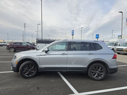 Used 2023 Volkswagen Tiguan SE image 9