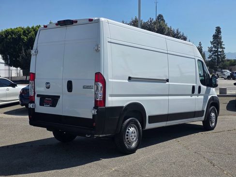 Used 2024 RAM ProMaster 2500 w/ Convenience Group FWD image 5