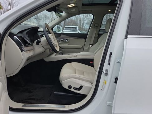 Used 2023 Volvo XC90 T8 Plus image 4