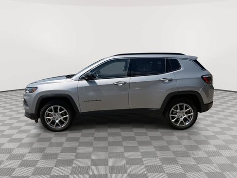 Used 2022 Jeep Compass Latitude AWD/4WD image 6