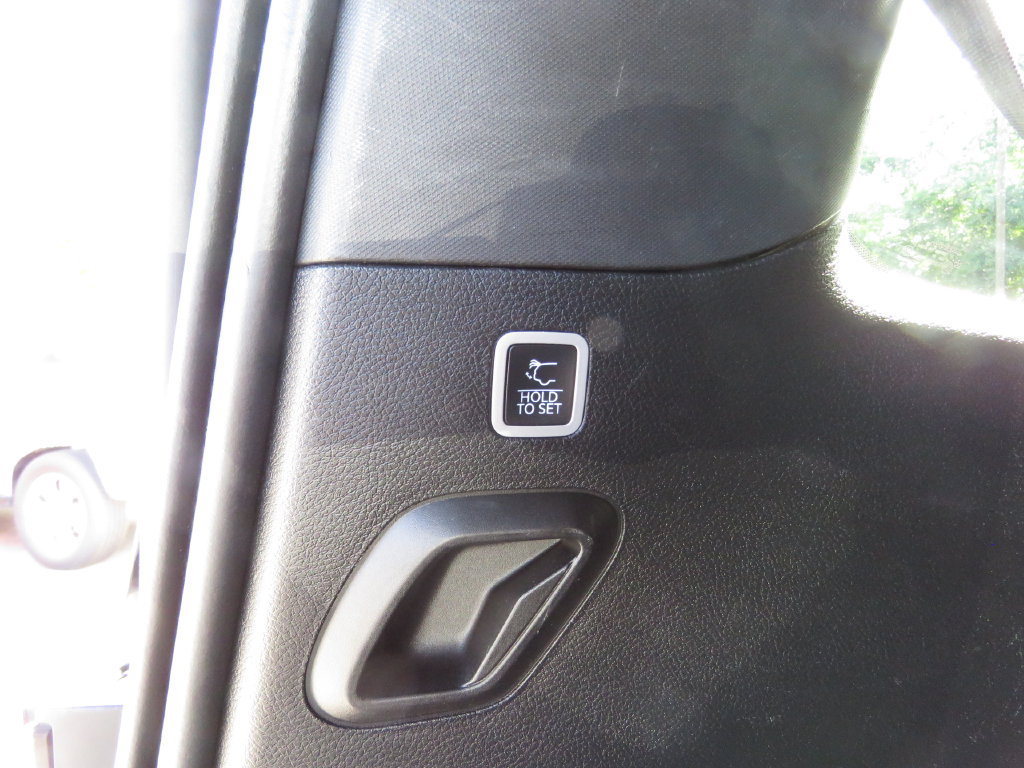 Used 2022 Jeep Wagoneer Series III w/ Rear Seat Video Group 1 AWD/4WD image 19