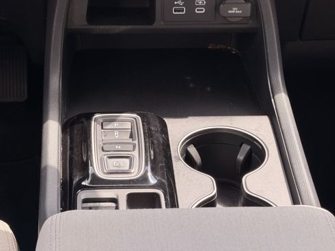 Used 2023 Honda Pilot LX image 16