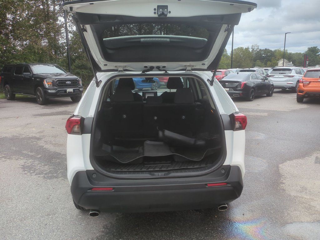 Used 2020 Toyota RAV4 XLE FWD image 20