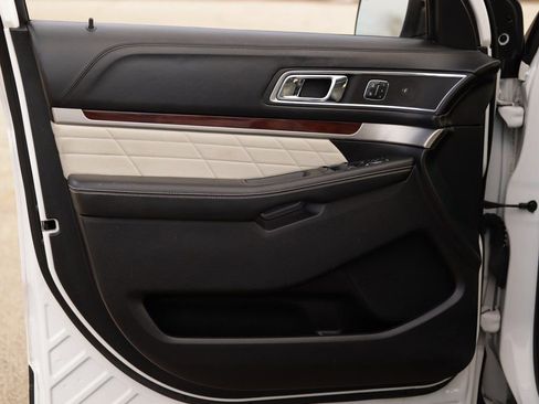 Used 2017 Ford Explorer Platinum image 26