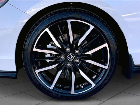 Used 2023 Honda Accord Touring image 10