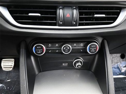 Used 2022 Alfa Romeo Stelvio Veloce image 11