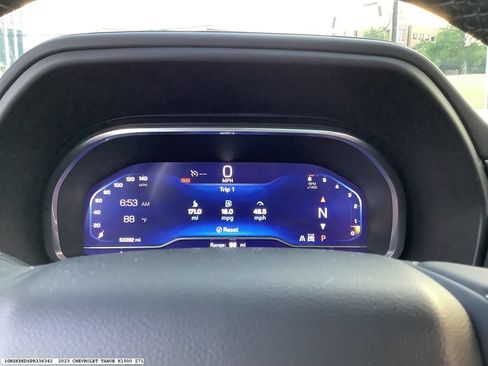 Used 2023 Chevrolet Tahoe Z71 w/ Luxury Package AWD/4WD image 12