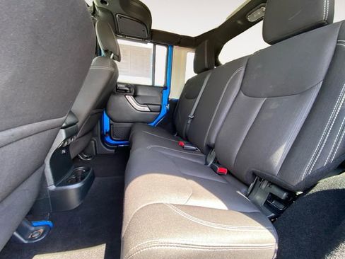 Used 2016 Jeep Wrangler Unlimited Sahara image 13