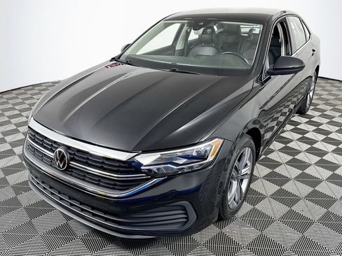 Used 2024 Volkswagen Jetta SE FWD image 3