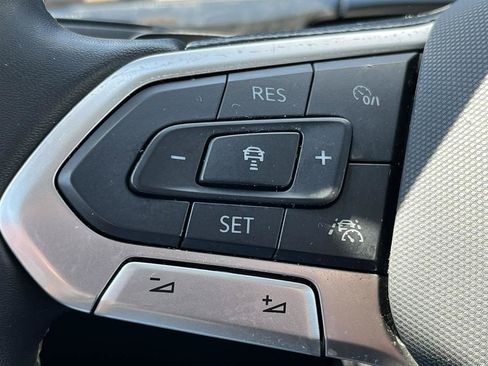 Used 2025 Volkswagen Atlas SE FWD image 25
