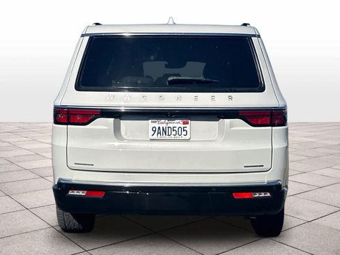 Used 2022 Jeep Wagoneer Series III AWD/4WD image 8