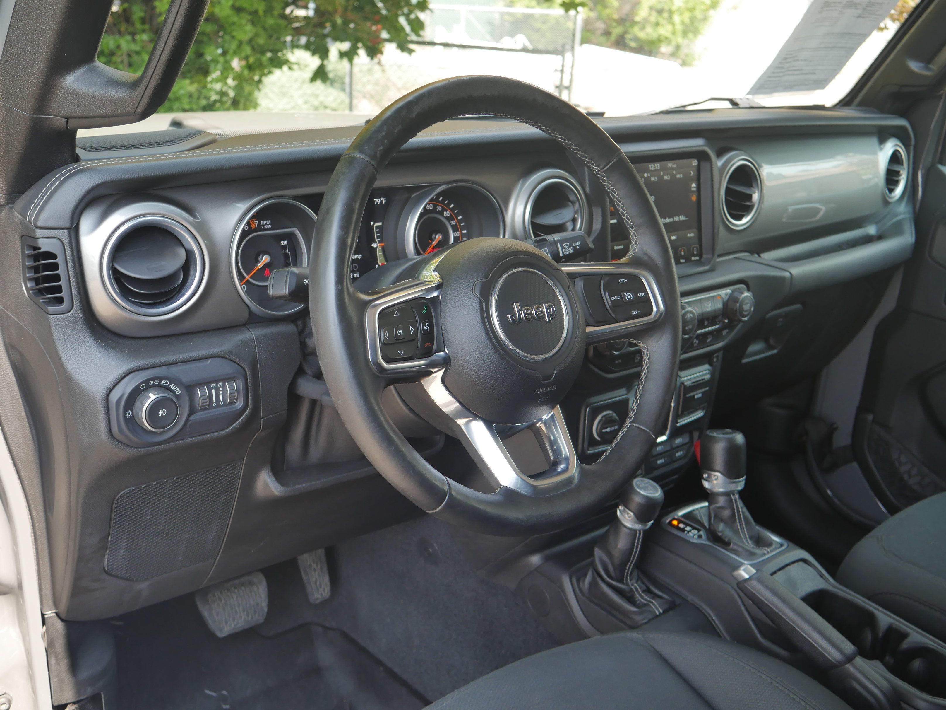 Used 2018 Jeep Wrangler Unlimited Sahara AWD/4WD image 4