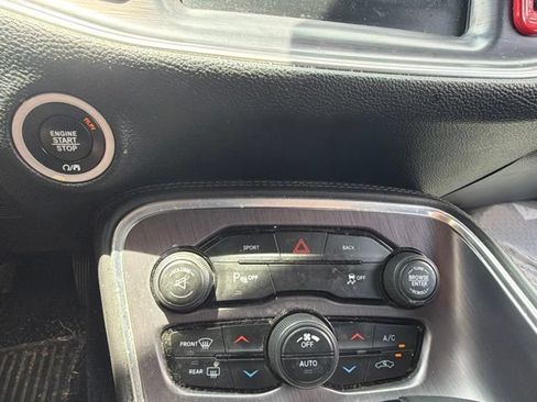 Used 2016 Dodge Challenger SXT w/ Driver Convenience Group RWD image 17