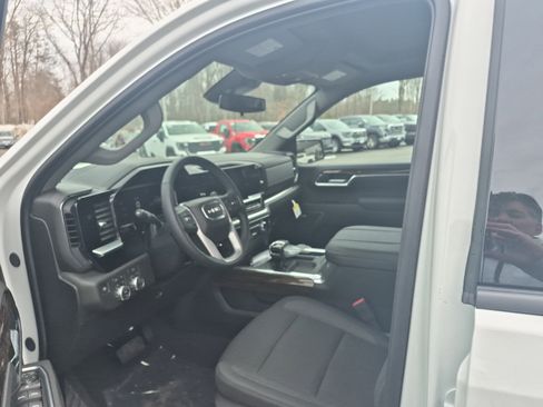 Used 2026 GMC Sierra 1500 Elevation w/ Preferred Package image 9