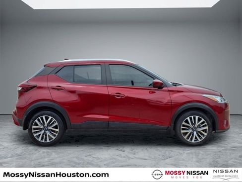 Used 2022 Nissan Kicks SV FWD image 8