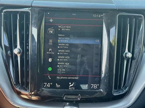 Used 2018 Volvo XC60 T5 Momentum w/ Vision Package AWD/4WD image 16