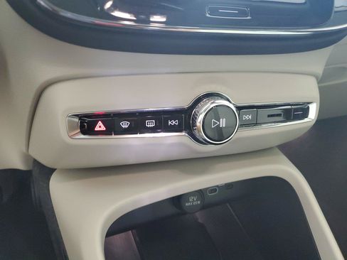 Certified 2026 Volvo XC40 B5 Plus w/ Climate Package AWD/4WD image 31