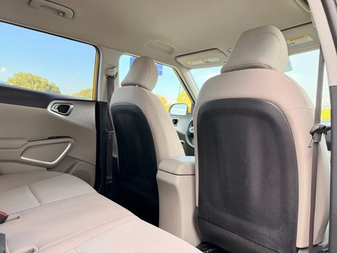 Used 2020 Kia Soul LX FWD image 19