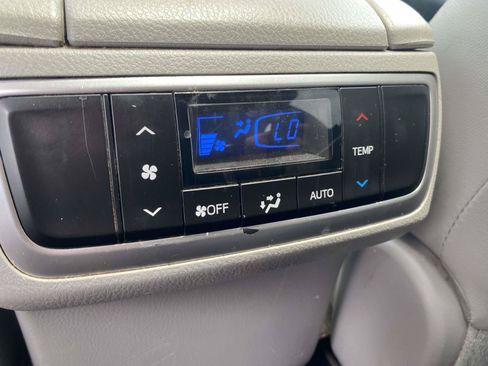 Used 2017 Toyota Highlander Limited FWD image 13