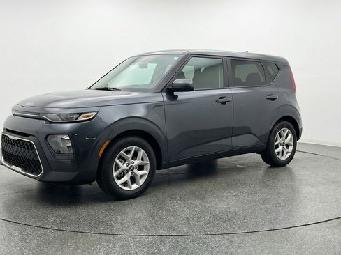 Used 2025 Kia Soul LX w/ LX Technology Package image 3