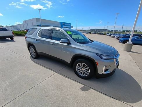 Used 2023 Chevrolet Traverse LT FWD image 16