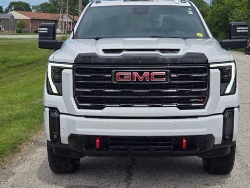 Used 2024 GMC Sierra 2500 AT4 w/ AT4 Premium Plus Package AWD/4WD image 3