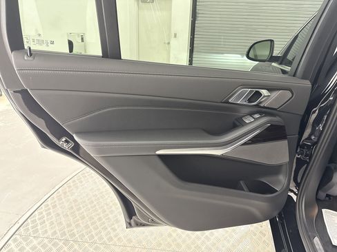 Used 2025 BMW X7 xDrive40i w/ Premium Package image 28