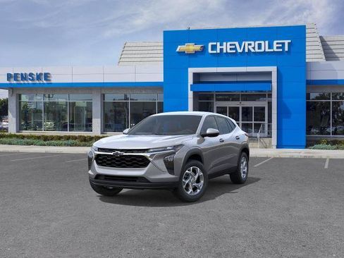 New 2026 Chevrolet Trax LS w/ LS Convenience Package FWD image 32