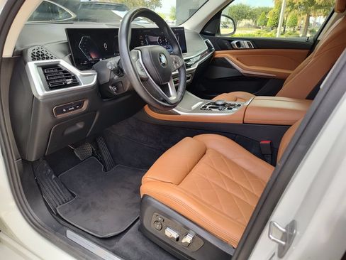 Used 2024 BMW X7 xDrive40i w/ Premium Package AWD/4WD image 2
