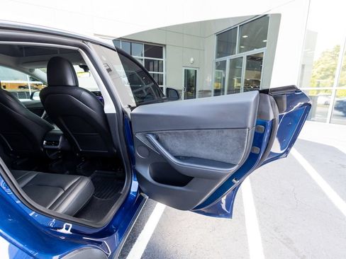 Used 2022 Tesla Model Y Long Range AWD/4WD image 51