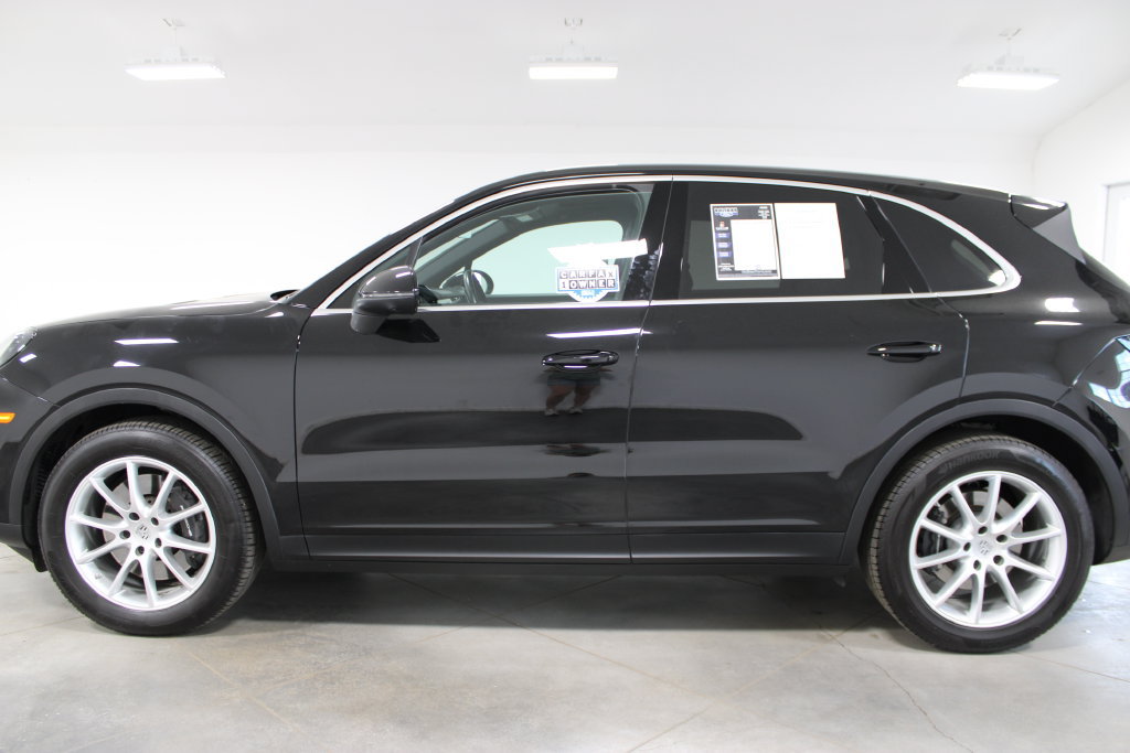 Used 2024 Porsche Cayenne AWD/4WD image 6