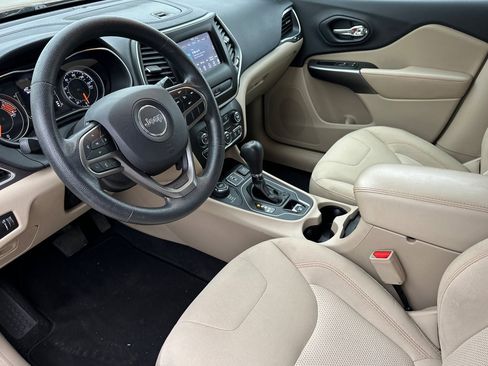 Used 2019 Jeep Cherokee Latitude w/ Popular Appearance Group image 10