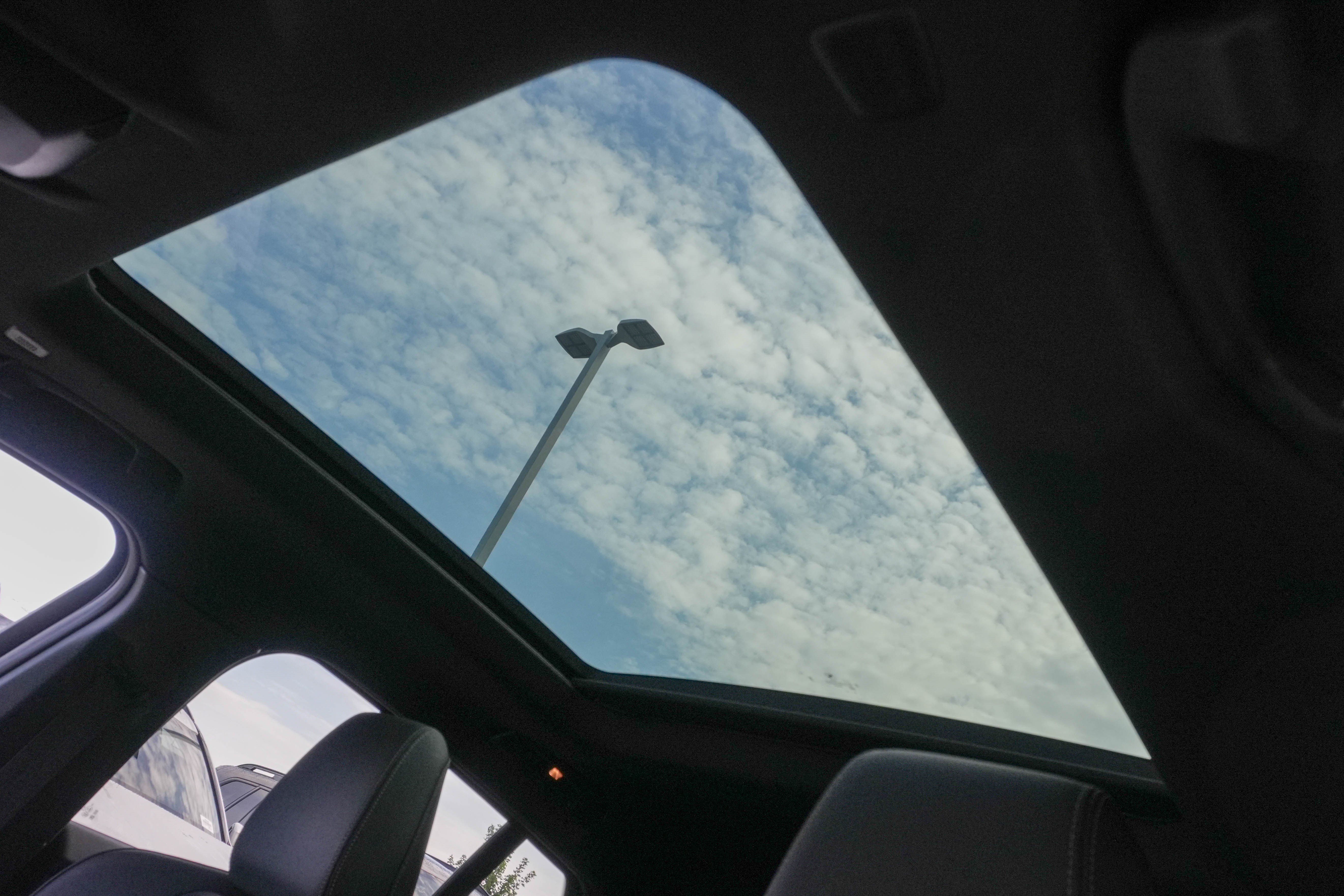 Certified 2025 BMW X2 xDrive28i AWD/4WD image 15
