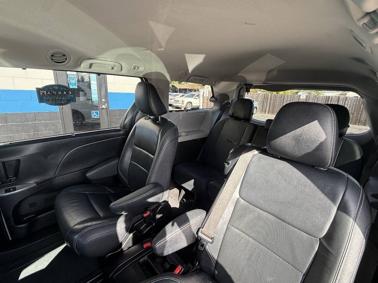 Used 2015 Toyota Sienna SE FWD image 13