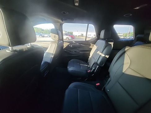 Used 2023 Chevrolet Traverse LT w/ LPO, Floor Liner Package AWD/4WD image 5