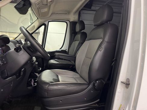 Used 2025 RAM ProMaster 2500 w/ Convenience Group FWD image 4