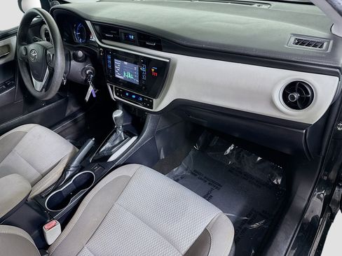 Used 2018 Toyota Corolla L image 29