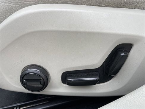 Used 2020 Volvo S60 T5 Momentum image 24