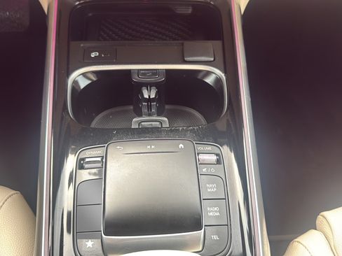 Used 2021 Mercedes-Benz GLB 250 w/ Premium Package image 29