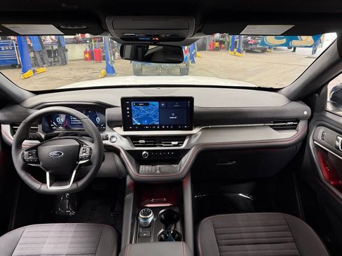 Certified 2025 Ford Explorer ST-Line w/ ST-Line Street Pack AWD/4WD image 15