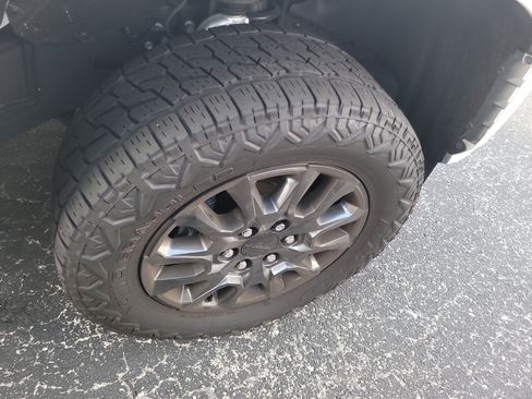 Used 2025 Toyota Tacoma SR AWD/4WD image 9