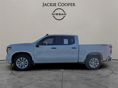 Used 2023 Chevrolet Silverado 1500 Custom image 2