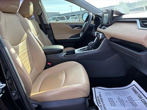 Used 2019 Toyota RAV4 XLE Premium image 15