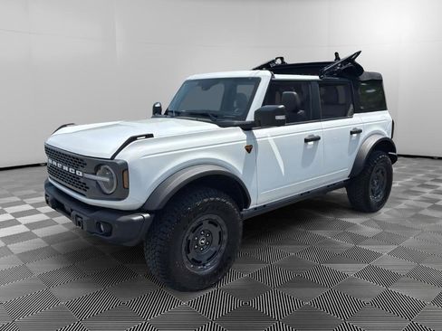 Used 2025 Ford Bronco Badlands AWD/4WD image 3
