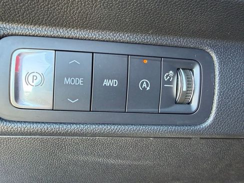 Used 2025 Chevrolet Traverse LT image 22