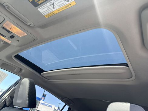 Used 2018 Toyota RAV4 XLE AWD/4WD image 16