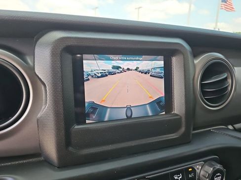 Used 2022 Jeep Gladiator Sport AWD/4WD image 14